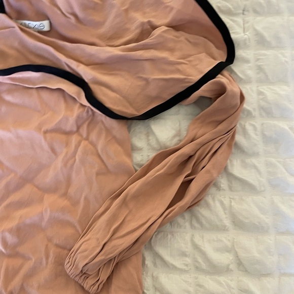 Alexis Malia pink ruffle cold shoulder top - Picture 7 of 13